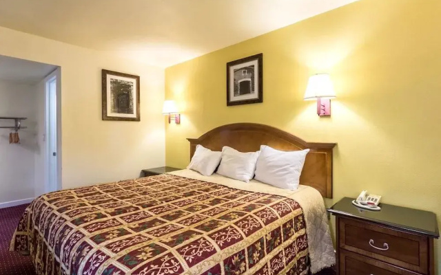 Rodeway Inn At Six Flags