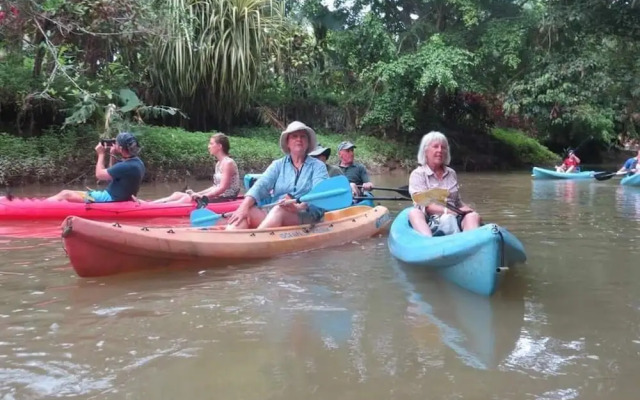 Los Angeles Hotel & Resort