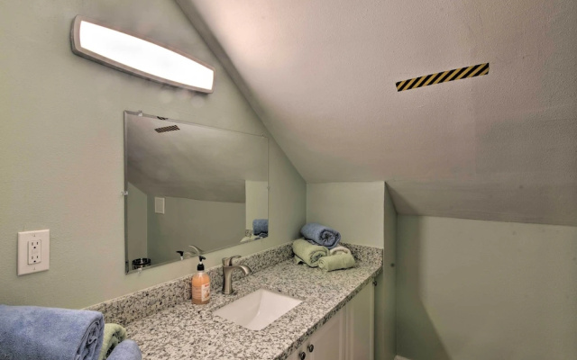 Home w/ Patio & Grill: 2 Mi to Galveston Seawall!