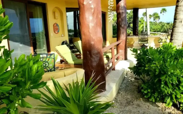 Villa Jaguar Beachfront Luxery 2b2bth SUPER LUX Pool jacuzzi