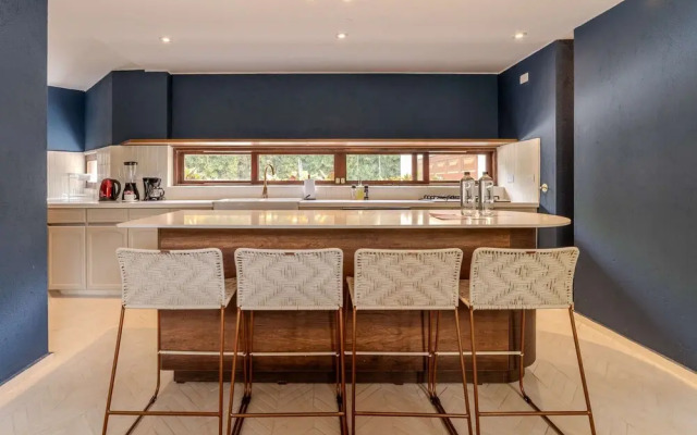 w Incredible 5BR House w Jacuzzi in El Poblado