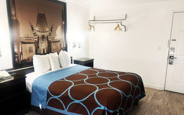 Super 8 by Wyndham Hollywood/LA Area