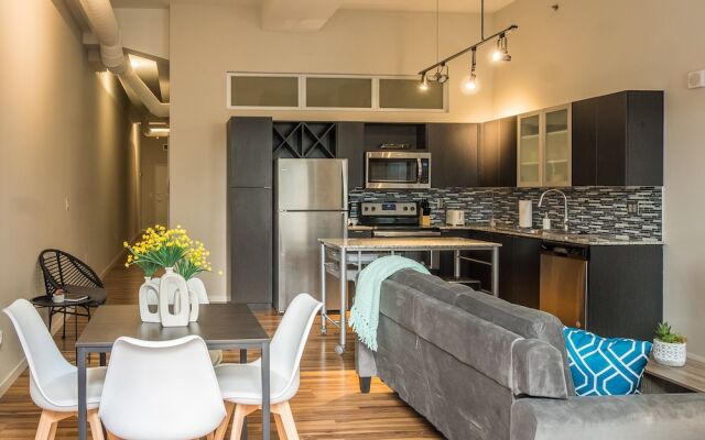1 BR & 2 BR Apt in Central Business District by Frontdesk