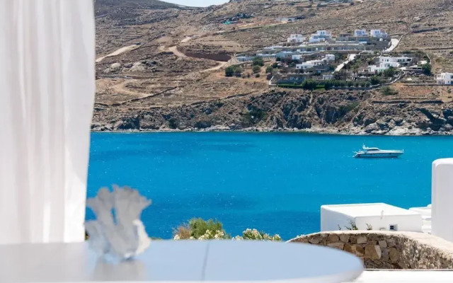 Luxury Sea View Apartment w shared pool