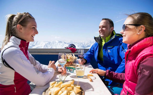 Glacier Hotel Grawand