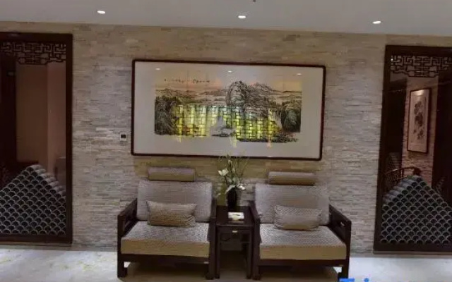 West Holiday Hotel