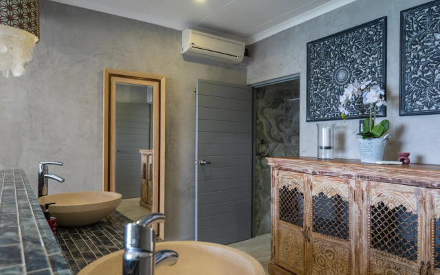 Sea front designer apartment