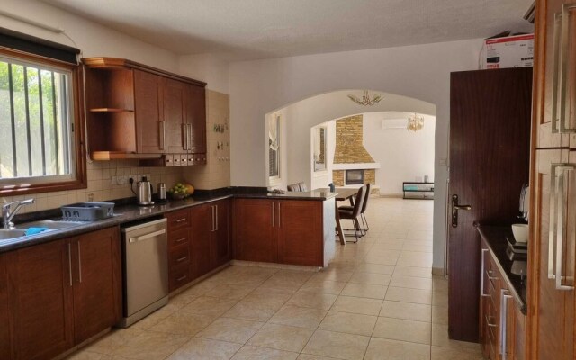 Impeccable 3-bed Villa in Tala - Paphos