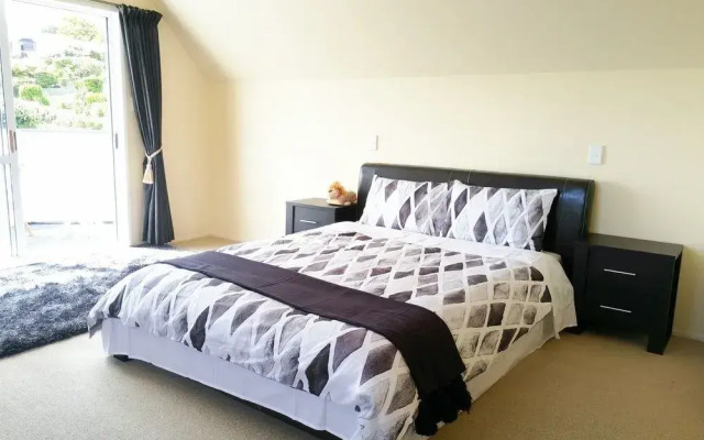 Foodora Lake View Bed & Breakfast