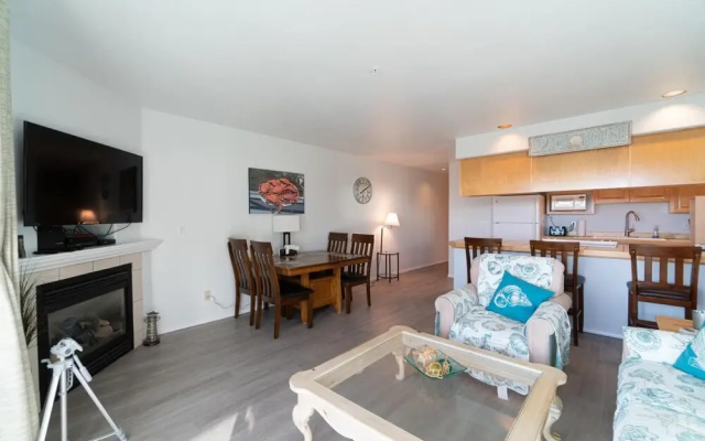 Waters Edge 208