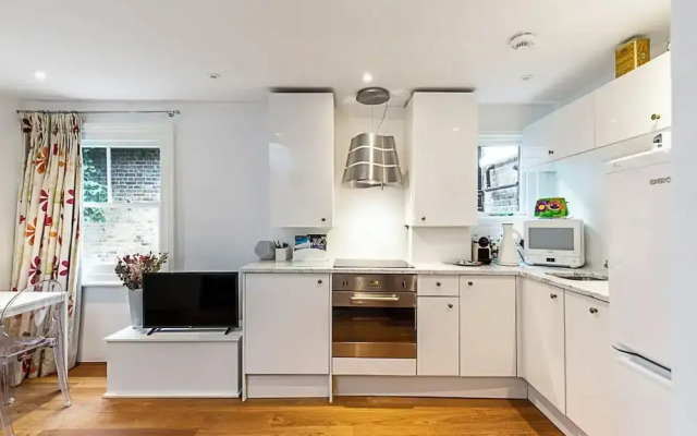 Parsons Green Modern One Bedroom Flat