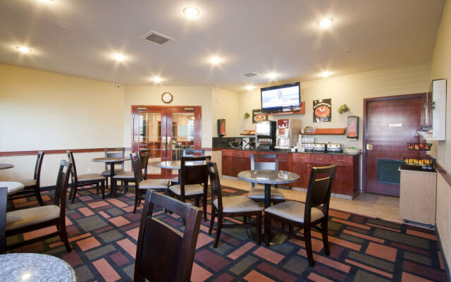 Foxwood Inn & Suites