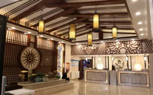 Junyue Baihe Theme Hotel