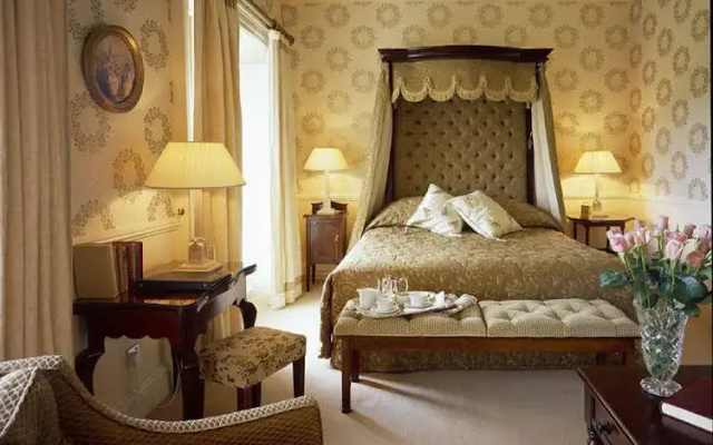 Longueville House