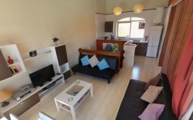 Romantic Sunny Apartment