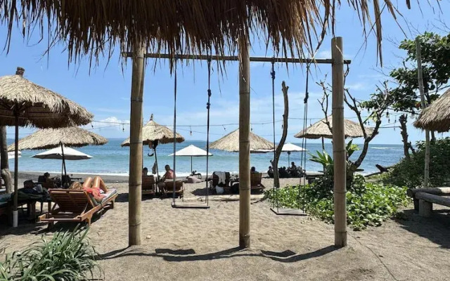 Lovely 2 Bedroom Villa Next to Munggu Beach!