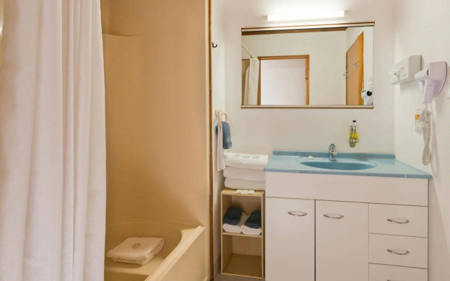 Swiss Chalet Lodge Motel