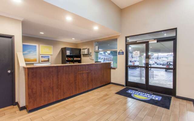 Days Inn by Wyndham San Diego-East/El Cajon
