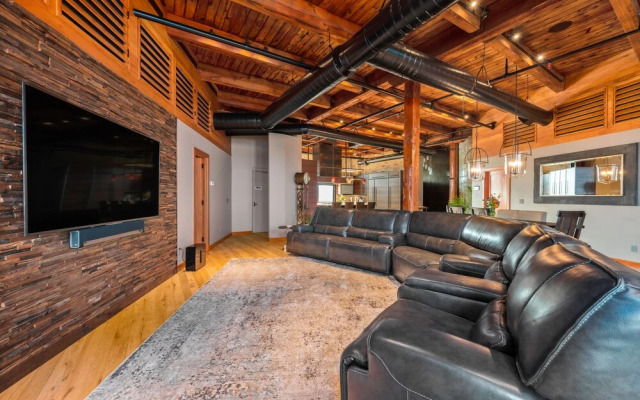 Exquisite 3BDR Penthouse in Downtown TC