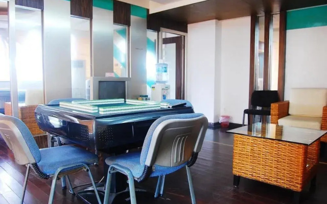 Boutique Holiday Hotel (Beihai Beibuwan Square)