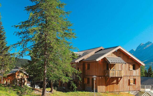 Wooden apartment in family friendly and sunny Superdevoluy