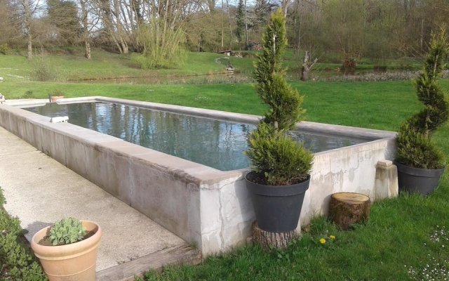 Property With 5 Bedrooms in Saint-paul-de-varax, With Private Pool, Fu