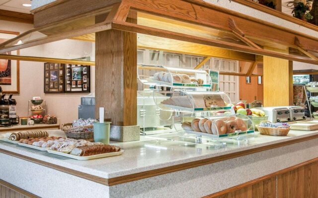 Quality Inn & Suites Monroe