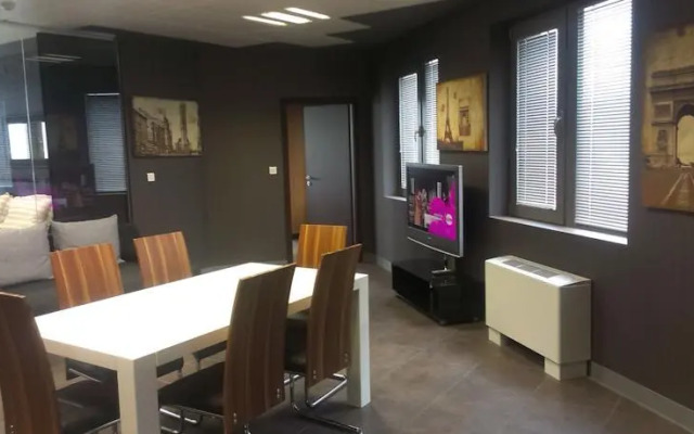 Apartment House - Delta