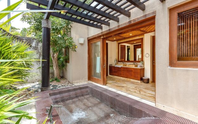 Rustic Private Bungalow at Green Village w Picuzzi Included