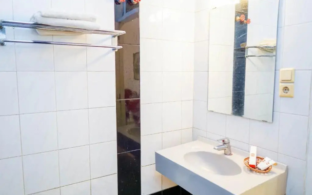 Collection O 1452 Hotel Utari