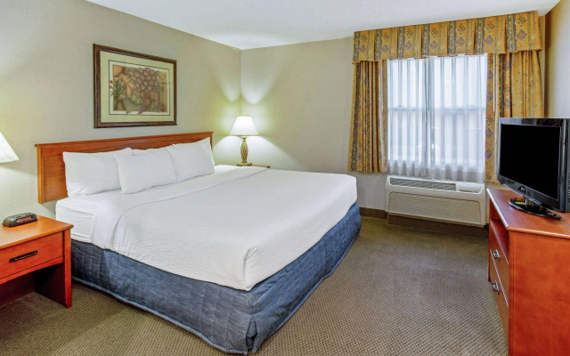 La Quinta Inn & Suites by Wyndham Appleton College Avenue