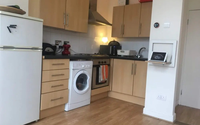 Bright 1 Bed Flat in West Hampstead With Balcony