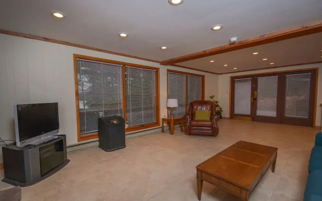 Our Golden Retreat 5 Bedroom House