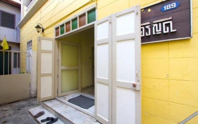 Charoendee Boutique Hostel