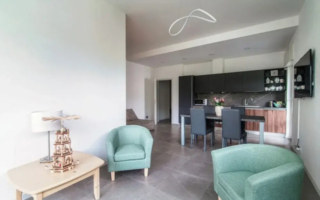 Stylish 2-Bedroom Apartment by Lake Como