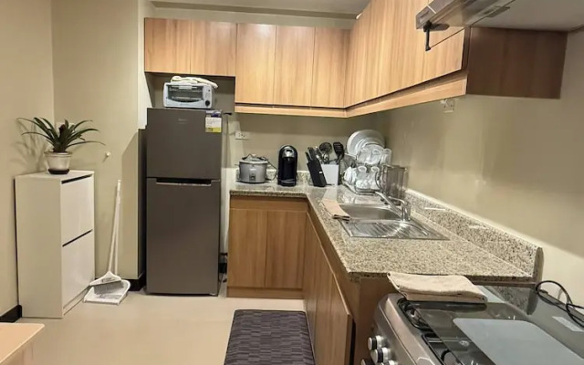 Aesthetic Cozy Apartment Condo With Pool Balcony & Deck