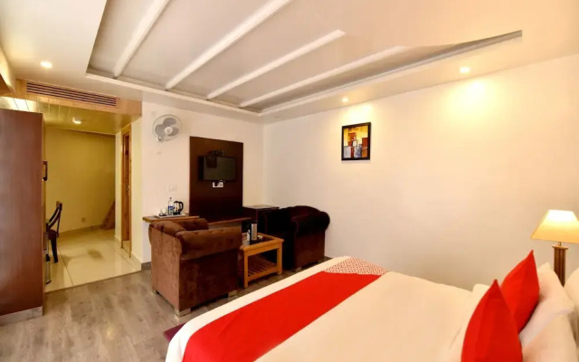 OYO 13091 Manali Grand