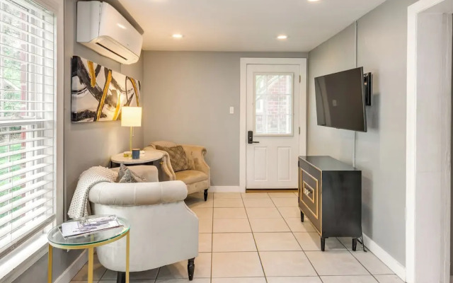 2 Mi to Dtwn Pensacola: Dog-friendly Apartment
