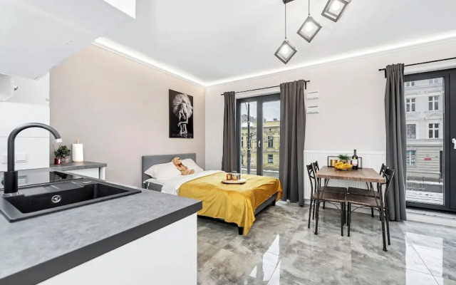Lumina apartment near the station