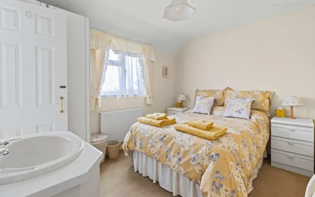 The Coastal Crab - Family-friendly Three-bed Beach House in Pevensey