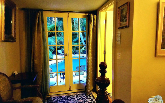 Lion's Inn Bed and Breakfast