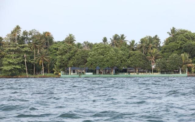 Illikkalam Lakeside Cottages