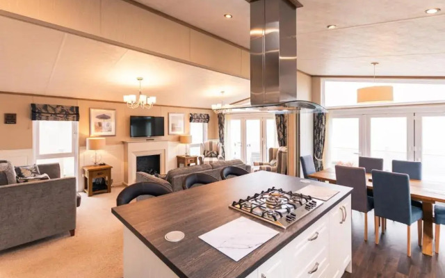 Lakeside Gem with Hot Tub