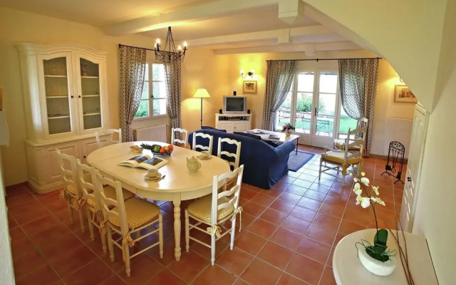 Provencal Holiday Home With Dishwasher not far From Fréjus