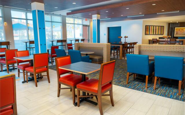 Holiday Inn Express & Suites Las Vegas - E Tropicana, an IHG Hotel