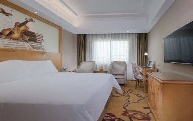 Vienna Hotel (Guangzhou Xintang Shacun Metro Station)