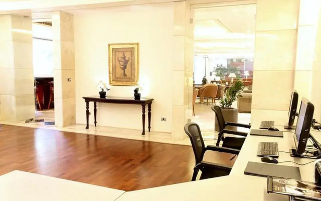 Promenade Hotel