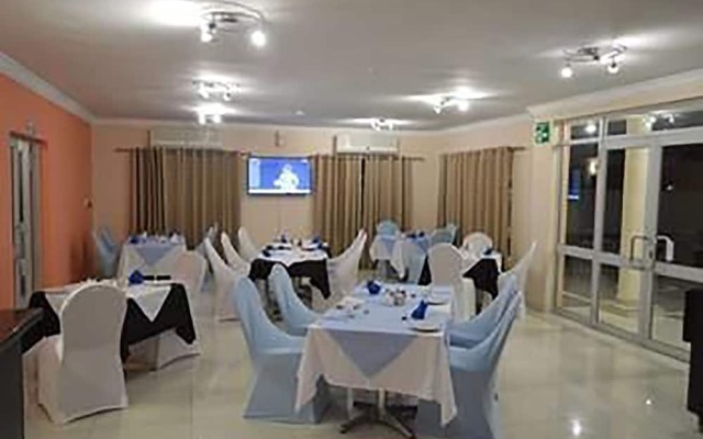 Adansonia Hotel Maun