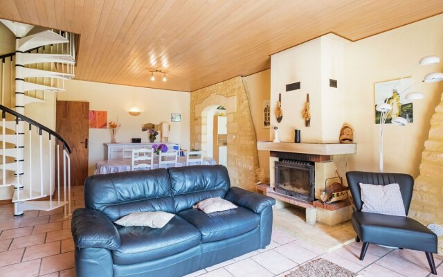 Modern Holiday Home in Marquay with a Private Swimming Pool