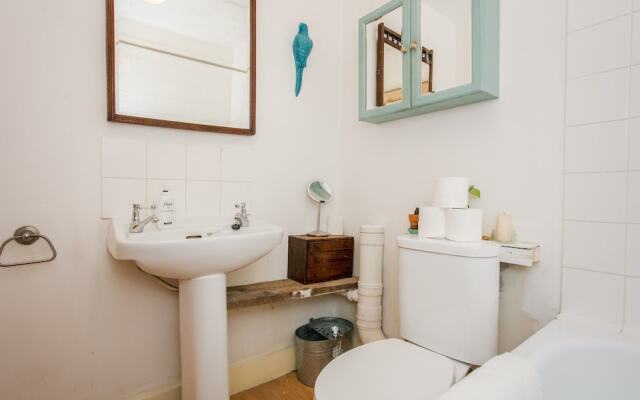2 Bedroom Flat In Peckham